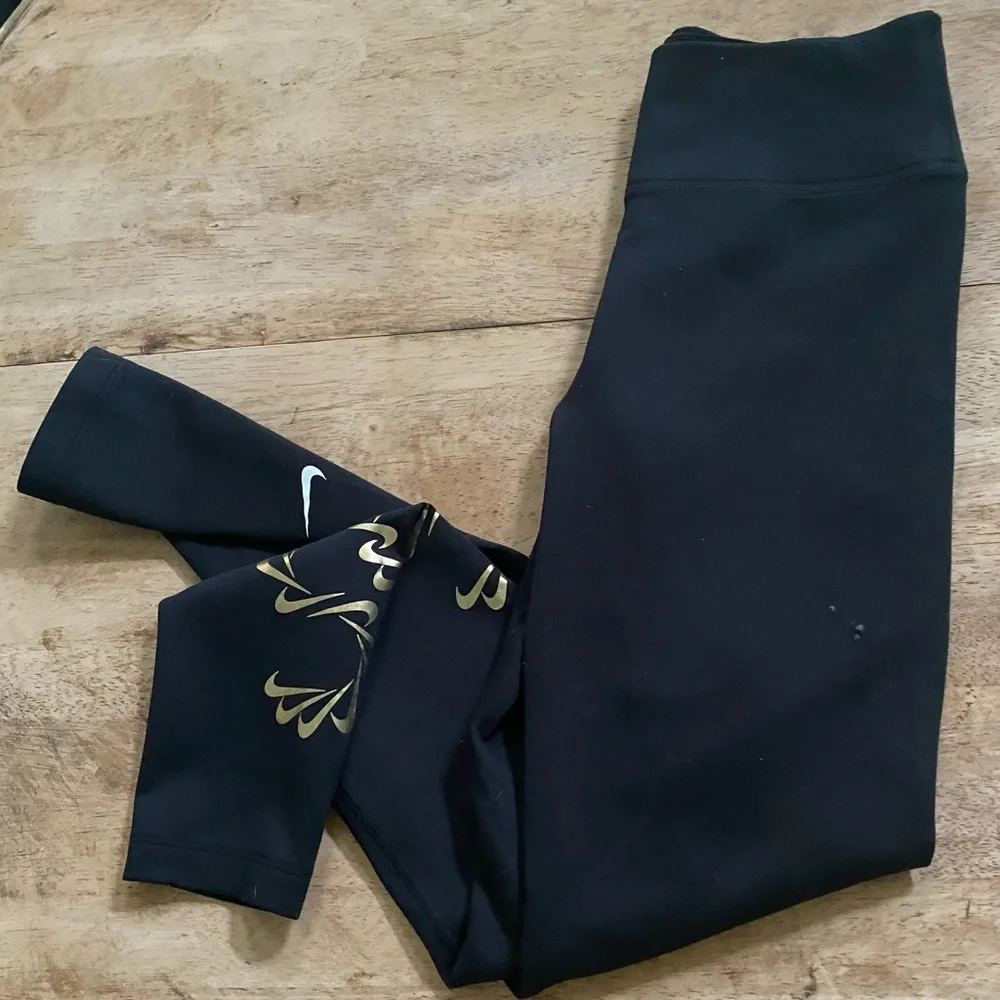 Nike Therma-Fit One Women’s Sz S Black‎ Mid-Rise Graphic Training Leggings